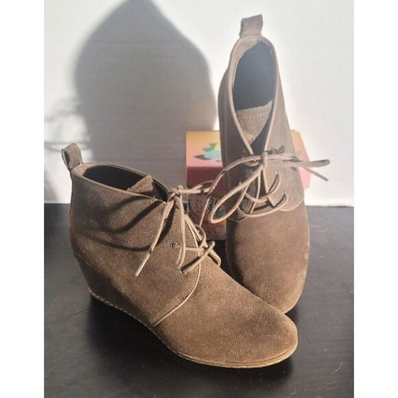 NWOT - Franco Sarto Suede Wedges - Size 6 - Picture 1 of 14